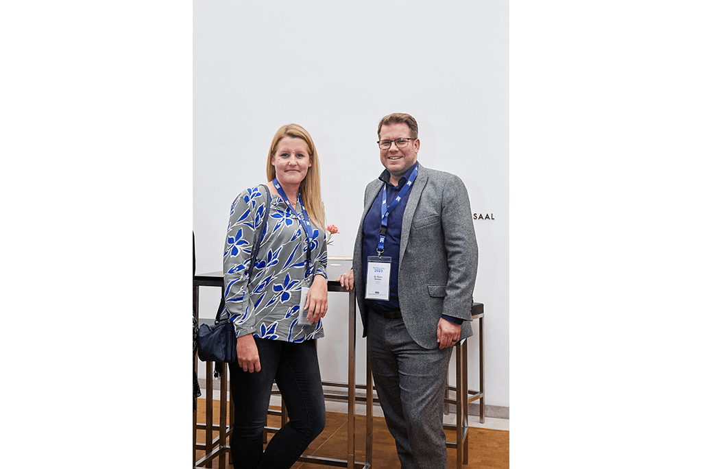 Von links: Maike Hohmeyer, Dr. Sven Simons, beide gesund.de