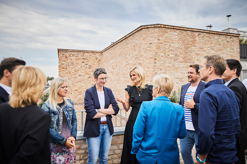 von links: Prof. Dr. Monika Schreiner, Tina Haase, Henrike Luszick, Renate Künast, Stefan Schweiger, Dr. Matthias Riedl und Prof. Dr. Kai Kolpatzik