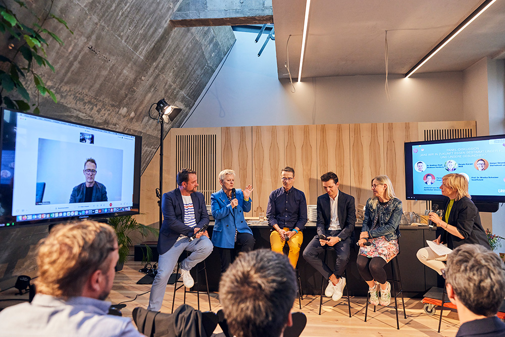 von links: Holger Stromberg, Stefan Schweiger, Renate Künast, Dr. Matthias Riedl, Florian Feneberg, Prof. Dr. Monika Schreiner und Katja Töpfer